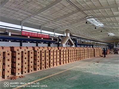 內(nèi)蒙烏海108.8x2.4米天然氣燒粘土磚高效節(jié)能高產(chǎn)隧道窯施工中（日產(chǎn)240噸）